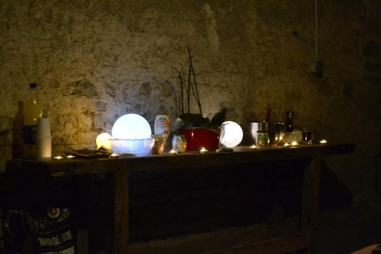Bed and Breakfast Grande Chambre D'Hote Pour 4 A 5 Personnes à Chef-Boutonne Extérieur photo